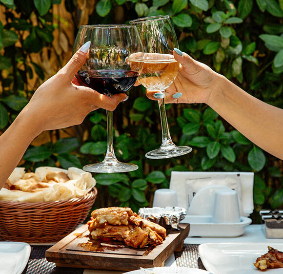 Maridajes de vinos y platos embotados: la armonía perfecta